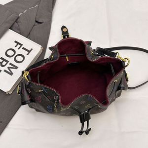High-end Vintage <b>Magnetic</b> Snap PU <b>Material</b> Women's Style Crossbody Bag. Brand Designer Designs.2430 - Product Image 2