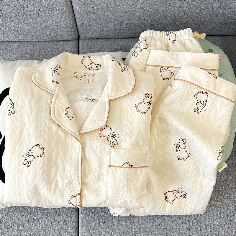 สีขาวน้ำนมลายกระต่าย