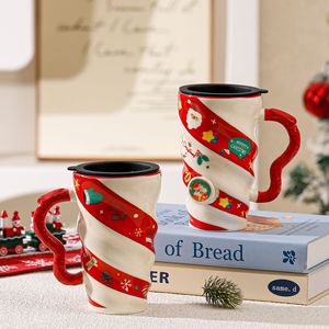 Taza de Cerámica con Diseño Navideño Rojo y Blanco, con Asa Roja, en Caja de Regalo, para Regalos Navideños y Uso Diario en la Oficina - Product Image 2
