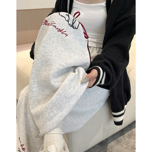 กางเกงลำลองทรงตรงแบบใหม่ สไตล์สบายๆ พิมพ์ลายกราฟฟิตี้รูป<span class=keywords><strong>แมว</strong></span> แต่งโบว์ ต่อผ้า นุ่มสบาย ขายส่ง รับทำโลโก้ กางเกงขายาว - Product Image 4