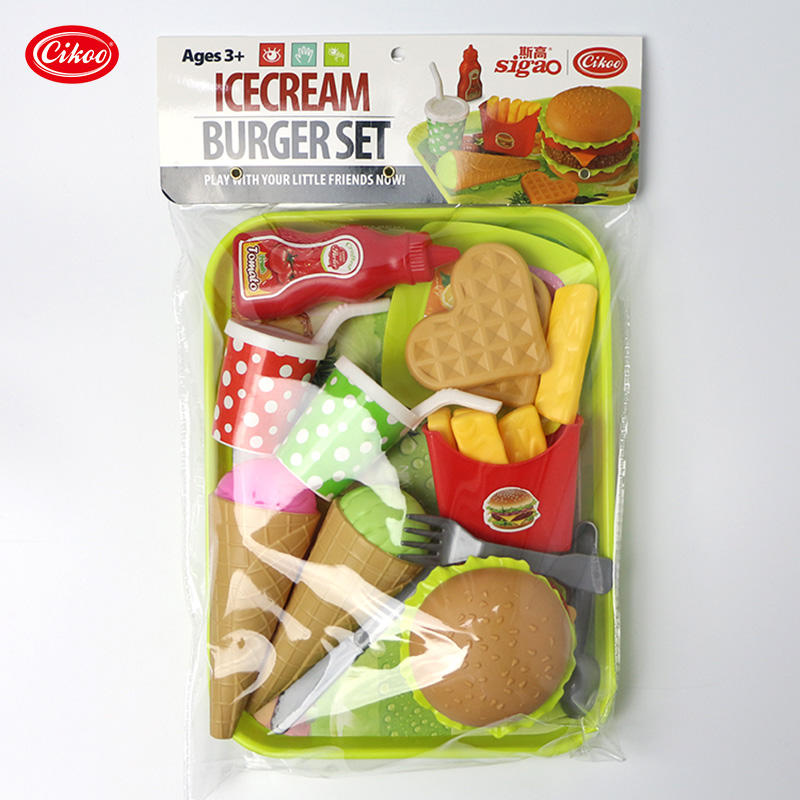 118906 icecream réglé dans le sac de PVC avec l'en-tête de papier