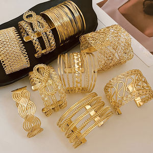 Nouveauté 2024 Bijoux de mode <span class=keywords><strong>Bracelet</strong></span> ouvert en métal minimaliste et cool <span class=keywords><strong>Bracelet</strong></span> exagéré <span class=keywords><strong>Bracelet</strong></span> jonc plaqué or - Product Image 1