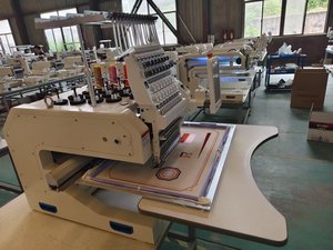Machine à broder multifonctionnelle Jinyu de haute qualité, tête unique, 400*600 mm, pour casquettes, vêtements, broderie plate, automatique - Product Image 2