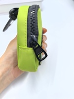 Mini pochette brodée dinosaure en tissu Oxford avec fermeture éclair, porte-clés, porte-monnaie, sac de rangement pour écouteurs avec mousqueton pour sac à dos d'enfant