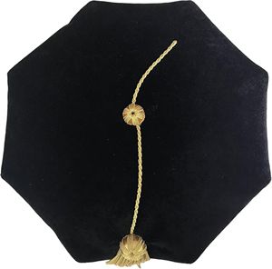 Cappello da Dottore Personalizzato in Velluto Morbido di Poliestere, a 8 Pannelli, con Nappa Dorata per Cerimonia di Laurea - Product Image 2
