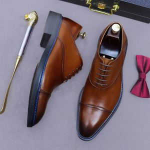 Chaussures habillées pour hommes faites à la main, chaussures en cuir haut de gamme pour affaires, chaussures en cuir véritable rétro et élégantes pour hommes, chaussures en cuir trois pièces - Product Image 5