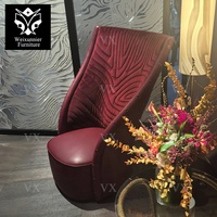 Chaise longue moderne et élégante en cuir avec dossier haut, confortable, style salon, chaise de loisirs de luxe légère à forme unique