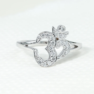 Elegante anillo Om con diamante creado en laboratorio, oro de 14K, joyería espiritual hecha a mano, diseño religioso Om, regalo de yoga para ella. - Product Image 1