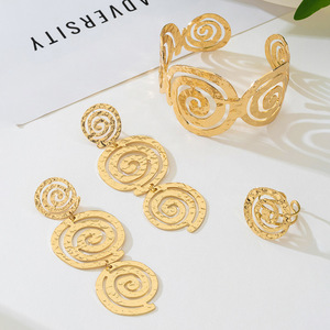 ชุดสร้อยข้อมือแฟชั่นผู้หญิงแบบเกลียวลายดอกทานตะวันแบบเปิด - Product Image 6