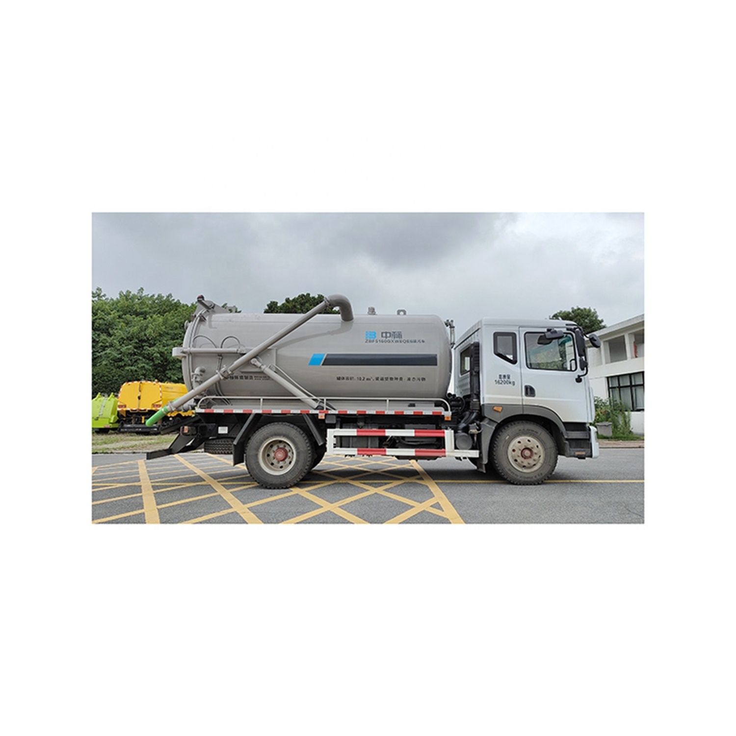 4x2 road toilet cleaning truck with manufacturer price