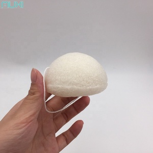 <span class=keywords><strong>Éponge</strong></span>s de <span class=keywords><strong>konjac</strong></span> biologiques de qualité supérieure en forme de demi-boule Puffs cosmétiques exfoliants au thé vert pour les soins de beauté avec logo personnalisé - Product Image 4