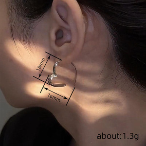 Orecchini a Cerchio Aperti a Forma di Cuore per Donne, Stile Y2K, Eleganti e Alla Moda, Accessorio Moderno per Signore - Product Image 4