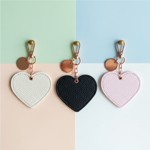 حلقة مفاتيح جلدية جديدة على شكل قلب مع شعار محفور بالليزر، مخصصة وشخصية، مصنوعة من الجلد الصناعي - Product Image 6