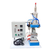 Machine de scellage de poche à bec verseur de qualité supérieure / Machine d'insertion et de scellage de bec verseur