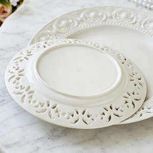 Service de vaisselle en céramique <span class=keywords><strong>blanche</strong></span> à motifs ajourés vintage pour mariage - Product Image 3