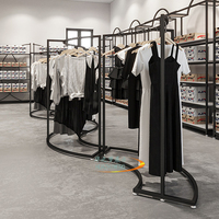 Étagère de présentation de vêtements pour femmes noires en forme de courbe, étagère de magasin de vêtements, stand de présentation de vêtements pour salon professionnel