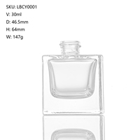 Vente en gros de flacons de lotion carrés de 30 ml, disponibles avec un bouchon pompe, idéal pour les voyages et les coffrets cadeaux