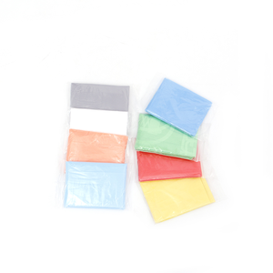 Erwachsene Regen ponchos sind sowohl für Männer als auch für Frauen geeignet. Wasserdicht und langlebig aus PE-Material - Product Image 2