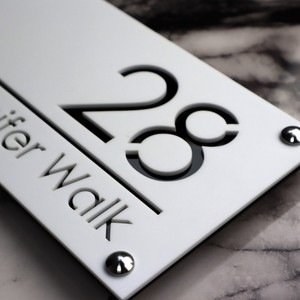 Targhe Personalizzate in Acciaio Inox per Numeri di Porta, Insegne con Nome dell'Hotel, Segnali con Numero della Stanza, Targhette per Edifici - Product Image 1