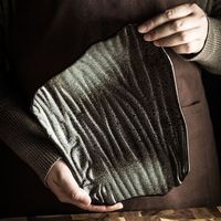 Assiettes à sashimi en céramique texturées ondulées, rustiques, irrégulières, écologiques, pour la restauration de mariages et d'hôtels (vente en gros)