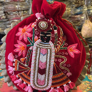 Designer indien Beau sac Potli avec bracelets en satin perlé Sac Potli de travail Zari pour femmes ethniques - Product Image 1