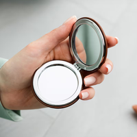 Miroir de poche compact en similicuir personnalisable avec logo, miroir de maquillage mini en cuir végétalien pour cadeau de douche