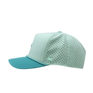 Casquette de golf OEM personnalisée en maille perforée avec logo, 5 panneaux, visière légèrement incurvée, snapback, patch en caoutchouc imperméable - Product Image 3