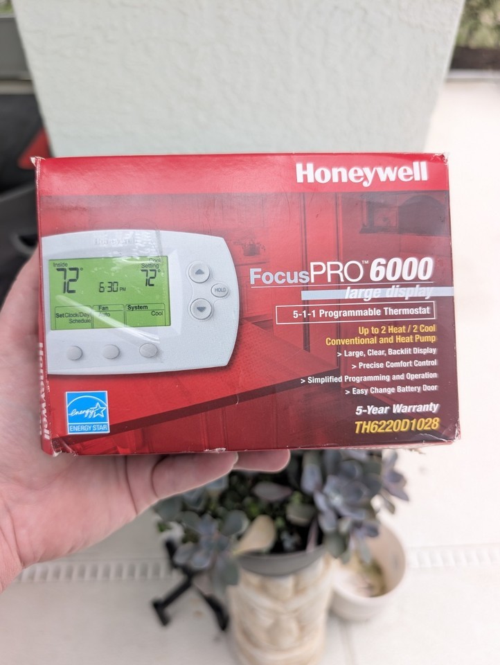 Original Brand New Home FocPRO 6000 TH6220D1028 <strong>Programmable</strong> <strong>Thermostat</strong> 2H2C NIB For PLC