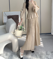 Vente en gros OEM ensemble deux pièces pour femmes musulmanes modestes vêtements de détente décontractés plissés pantalons à jambes larges ensemble de cardigans solides pour le Ramadan