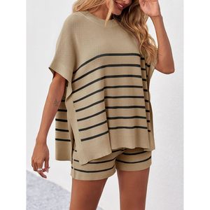 Ensemble 2 pièces tricoté rayé sur mesure pour femme : Haut oversize à manches chauve-souris et short taille haute – Tenue d'été décontractée - Product Image 3