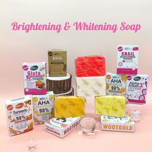 Jabón Artesanal en Barra de 80g con Rosa, Exfoliante, Control de Grasa, AHA, Glutatión, Cúrcuma, Colágeno y Ácido Kójico para una Piel Radiante - Product Image 5