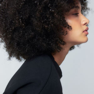 ขายส่งผ้าฝ้ายสุภาพสตรีว่างเปล่ายิมแขนยาววอร์มเสื้อสตรีออกแบบโลโก้ที่กําหนดเองเสื้อกันหนาวหมวกสําหรับสุภาพสตรี - Product Image 3