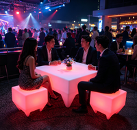 Ensemble de tables en cube LED lumineuses avec protection IP65, garantie de 2 ans, intensité réglable et CRI 95 élevé pour les rassemblements sociaux en extérieur