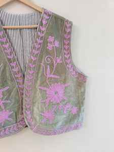 Gilet brodé en velours Suzani fait main |   Gilet bohème fait main |   Veste vintage à fleurs pour femme, cadeau pour elle - Product Image 4