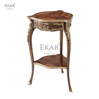 Table d'appoint triangulaire en bois massif classique britannique Accent fonctionnel et élégant pour décor de salon