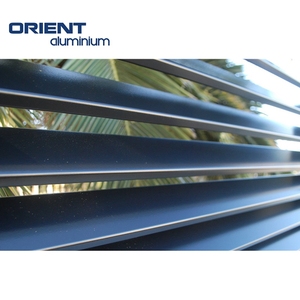 Paneles de <span class=keywords><strong>valla</strong></span> de rejilla de esquina de aluminio fijo de <span class=keywords><strong>jardín</strong></span> externo acústico prefabricado moderno paneles de <span class=keywords><strong>valla</strong></span> de aluminio horizontales modernos - Product Image 2