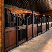 Porte coulissante en bois sur mesure pour écurie de chevaux, box d'écurie équestre pour ferme et club d'équitation