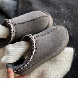 <span class=keywords><strong>Pantofole</strong></span> da Donna di Design con <span class=keywords><strong>Pelliccia</strong></span>, Stivali da Neve Invernali, Caldi e Morbidi, Classici Tasman in Camoscio con Logo Originale - Product Image 4