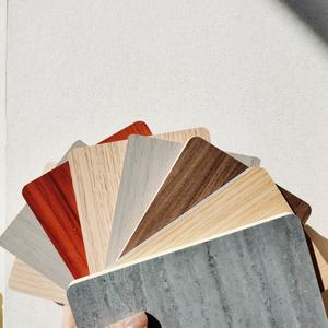 Panneau mural en placage de bois PET à haute brillance sans peinture en fibre de charbon de bambou avec des tailles personnalisables - Product Image 3