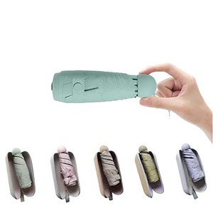 Vente en gros <span class=keywords><strong>petit</strong></span> <span class=keywords><strong>parapluie</strong></span> uv avec impression de logo couleur personnalisée revêtement <span class=keywords><strong>noir</strong></span> parasol mini <span class=keywords><strong>parapluie</strong></span> de poche portable 5 plis - Product Image 2