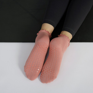 Chaussettes de yoga antidérapantes en dentelle à tête ronde personnalisées pour femmes chaussettes de pilates de sol de couleur unie rétro japonaises chaussettes de sport simples - Product Image 3