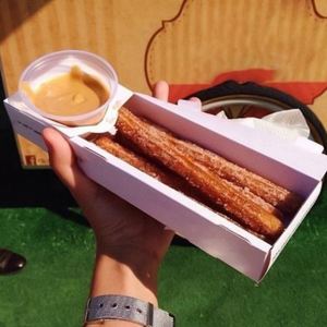 Boîte à hot-dogs en papier ivoire imprimée sur mesure en forme de bateau, emballage alimentaire en carton pour gaufres, plateau à corndogs avec couvercles - Product Image 4