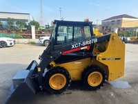 Mini-chargeuse sur pneus XC7-SR07B, poids opérationnel 890 kg, 0,4 m³, avec fourche à palettes, grappin et brise-roche