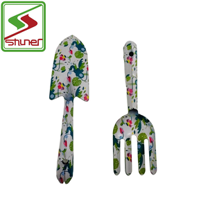 Ensemble <span class=keywords><strong>de</strong></span> 3 <span class=keywords><strong>outils</strong></span> <span class=keywords><strong>de</strong></span> jardinage floraux pour femmes, avec <span class=keywords><strong>de</strong></span> <span class=keywords><strong>beaux</strong></span> motifs et des poignées ergonomiques - Product Image 3