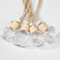 Vente chaude Aroma Diffuseur Bouteille Mini 8ml Vide Désodorisant En Verre De Voiture Suspendu Bouteille De Parfum Avec Couvercle En Bois