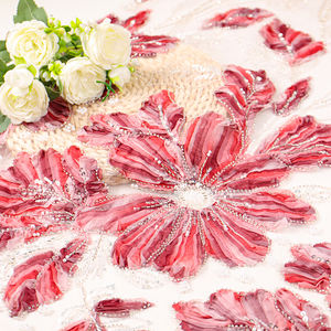 قماش دانتيل مطرز بالخرز والترتر بنقشة زهور أنيقة وملمس ناعم لفساتين الزفاف وتنانير السهرة والملابس - Product Image 3