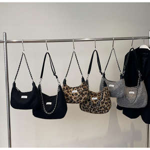 Sac à main rétro imprimé léopard, sac à bandoulière en peluche douce, sac à main pour femmes, mode automne et hiver - Product Image 2