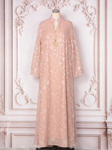 Robe longue Abaya élégante et respirante pour <span class=keywords><strong>femme</strong></span>, style européen et américain, avec estampage doré et pendentif à pompon, en polyester, pour mariage d'automne 2026 - Product Image 3