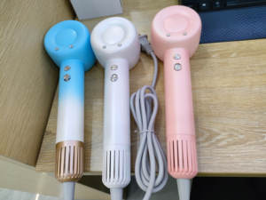 Sèche-cheveux 1400W Sèche-cheveux ionique portable léger à faible bruit Sèche-cheveux ionique à séchage rapide pour cheveux bouclés pour femmes hommes avec buse - Product Image 6