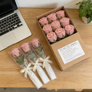 Ramo <span class=keywords><strong>de</strong></span> Rosas Artificiales Hecho a Mano con Acabado en Espiral para el Día <span class=keywords><strong>de</strong></span> <span class=keywords><strong>San</strong></span> Valentín, Regalo para Novia, en Bolsa <span class=keywords><strong>de</strong></span> Plástico - Product Image 2